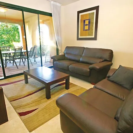 Beautiful In With 3 Bedrooms, Outdoor Swimming Pool And Swimming Pool *