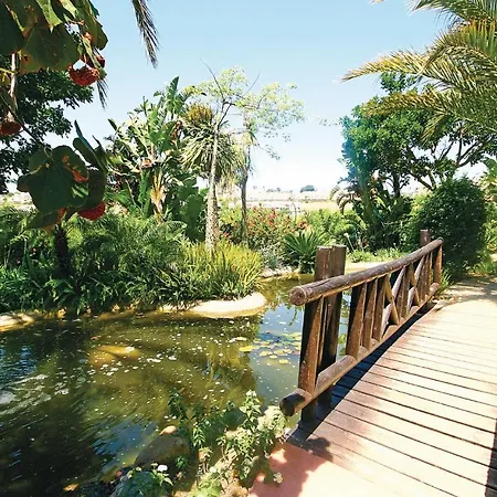 Beautiful In With 3 Bedrooms, Outdoor Swimming Pool And Swimming Pool Apartament