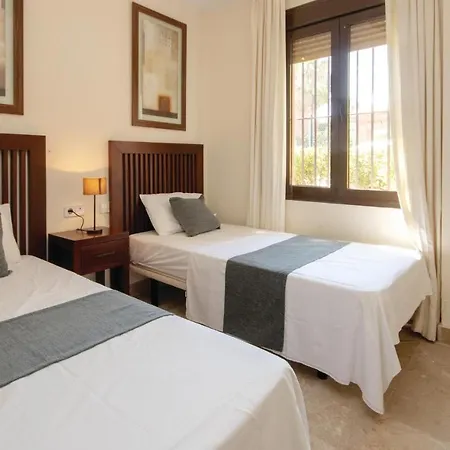 Beautiful In With 3 Bedrooms, Outdoor Swimming Pool And Swimming Pool Estepona