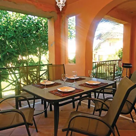 Apartamento Beautiful In With 3 Bedrooms, Outdoor Swimming Pool And Swimming Pool *