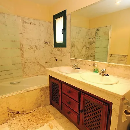 Apartamento Beautiful In With 3 Bedrooms, Outdoor Swimming Pool And Swimming Pool *