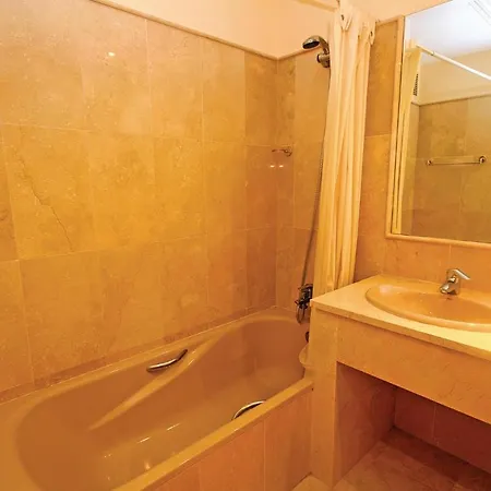 Apartamento Beautiful In With 3 Bedrooms, Outdoor Swimming Pool And Swimming Pool Estepona