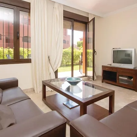 Apartamento Beautiful In With 3 Bedrooms, Outdoor Swimming Pool And Swimming Pool Estepona