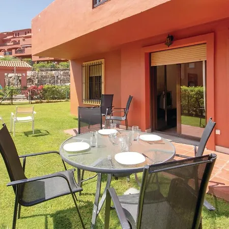 Beautiful In With 3 Bedrooms, Outdoor Swimming Pool And Swimming Pool Estepona