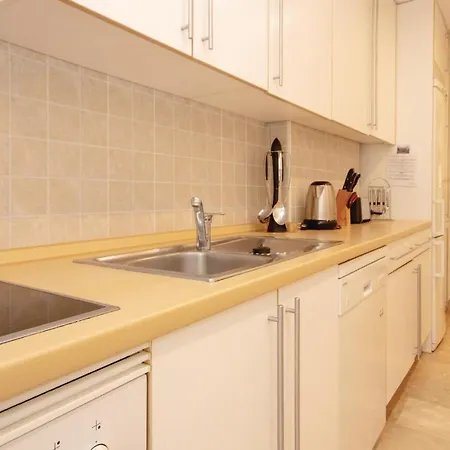 Apartamento Beautiful In With 3 Bedrooms, Outdoor Swimming Pool And Swimming Pool Estepona