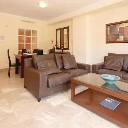 Beautiful In With 3 Bedrooms, Outdoor Swimming Pool And Swimming Pool